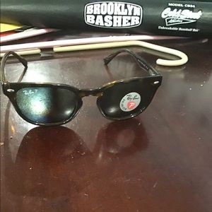 NWOB RAY-BAN RB4140 CLASSIC WAYFARERS